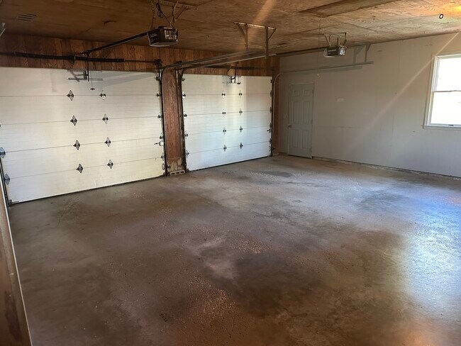 Building Photo - 7772 Huwer Rd