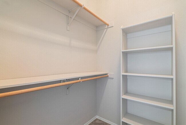 Building Photo - 2 bed, close to Ft Carson. Top Floor unit, Available now