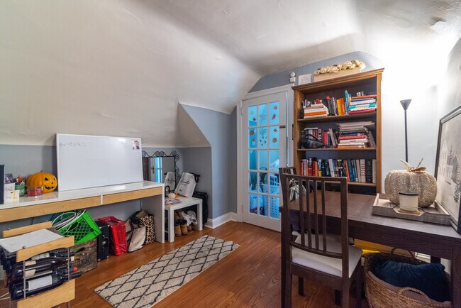 Building Photo - 322 Paxson Ave