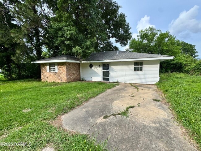 Primary Photo - 105 Chag St