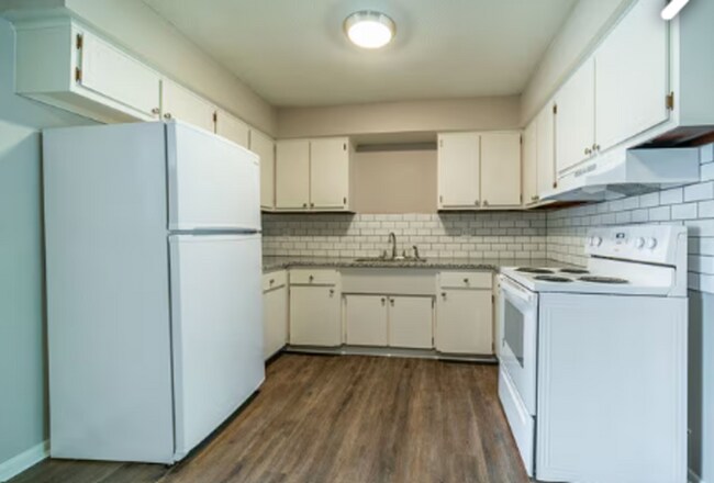 Building Photo - 2588 Maybury Rd