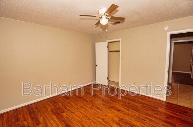 Building Photo - 4133 NE Stallings Dr