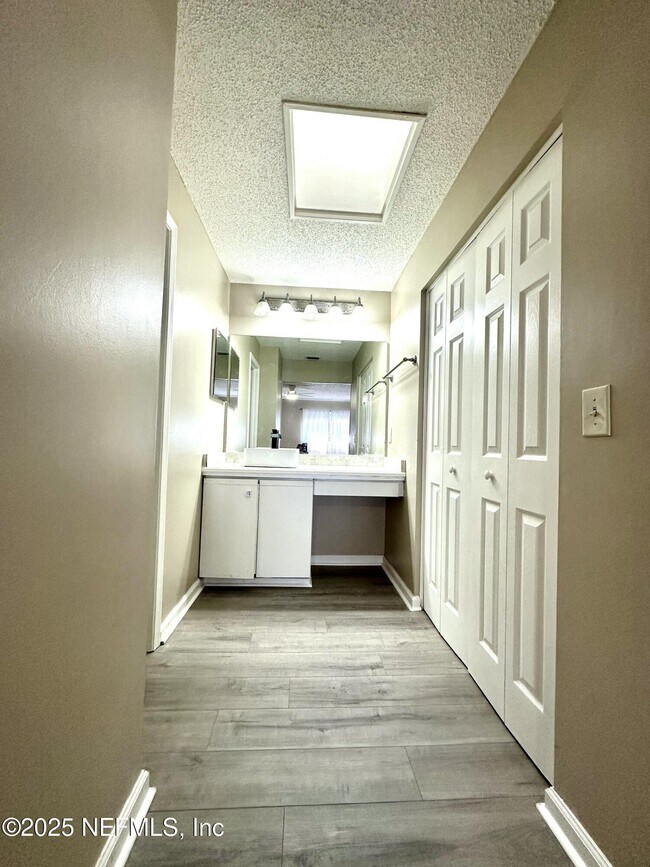 Building Photo - 3801 Crown Point Rd