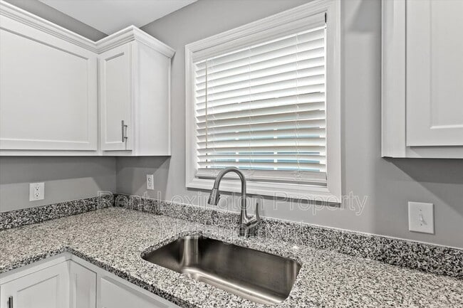 Building Photo - 2015 Dolly Dr