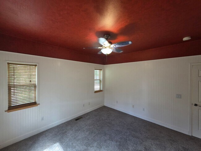 Building Photo - 2374 S Cliffview St
