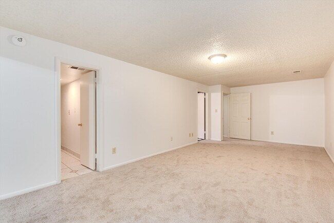 Building Photo - 16176 E Bates Dr