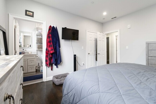 Building Photo - 18 Albion St