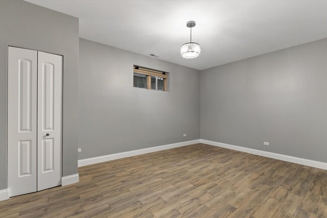 Building Photo - 516 N Claremont Ave