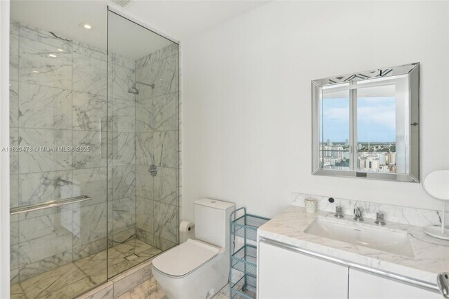 Building Photo - 16901 Collins Ave