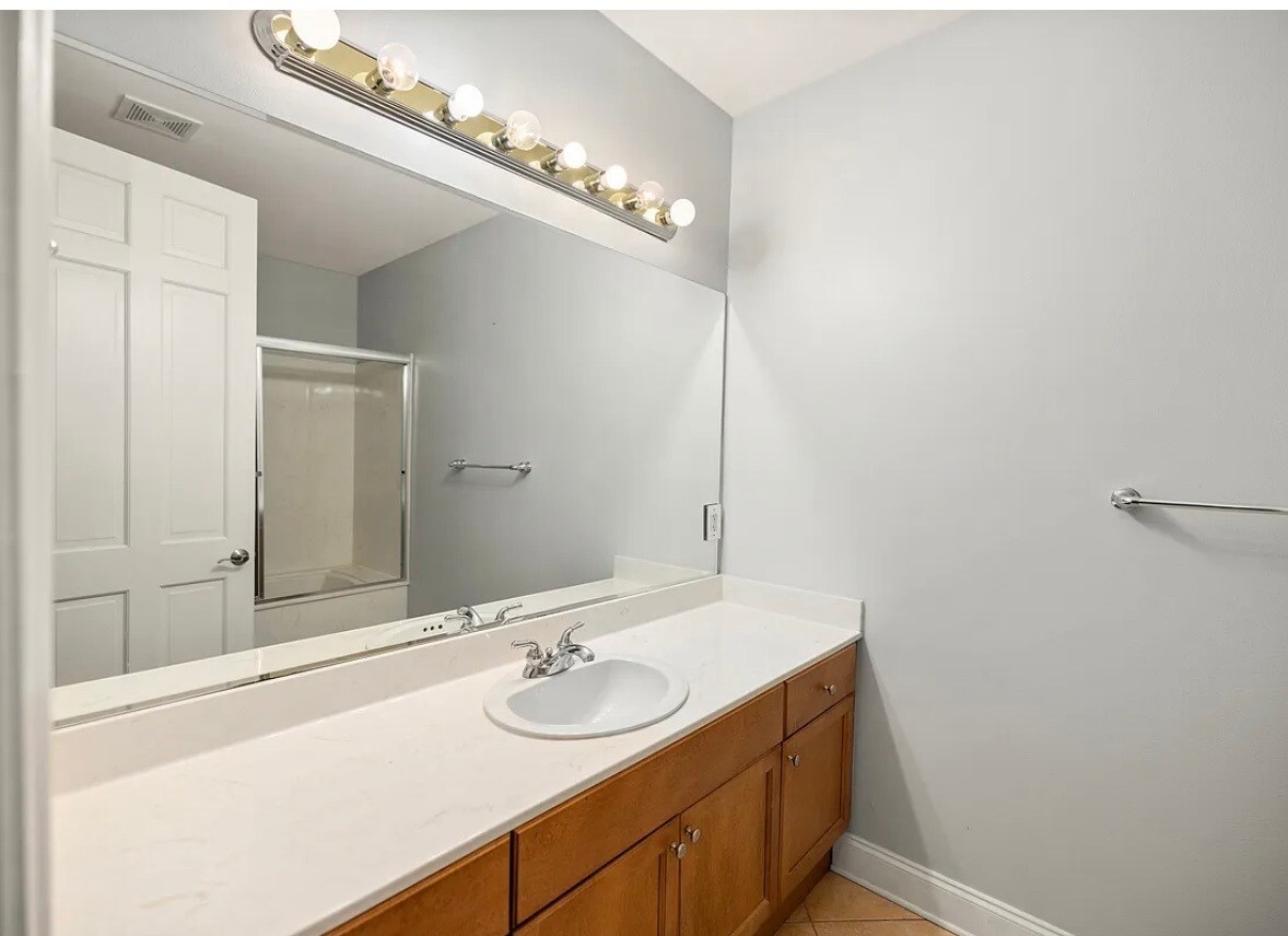 Building Photo - 5 Calhoun Ave