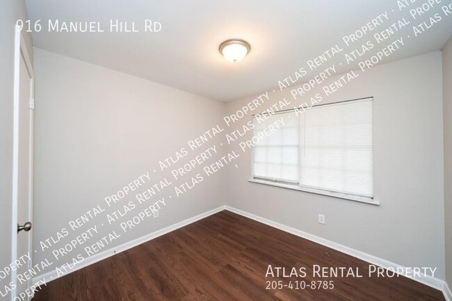 Building Photo - 916 Manuel Hill Rd