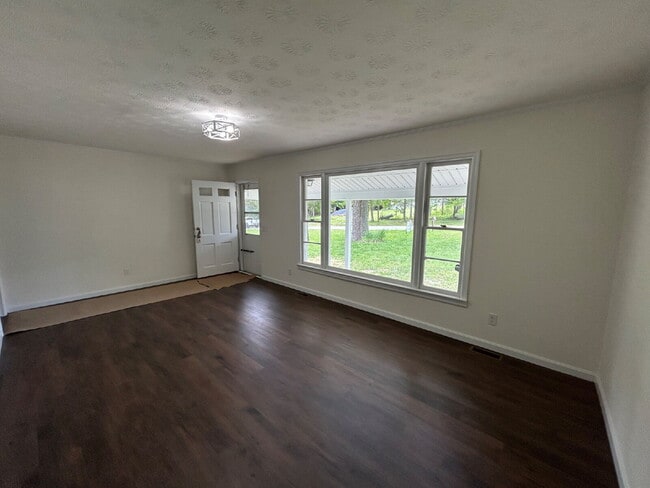 Building Photo - 3 BD 1.5 BA remodeled home for rent in Mon...