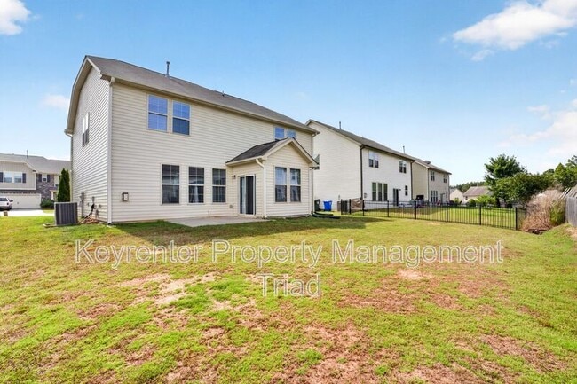 Building Photo - 504 Eagles Wy