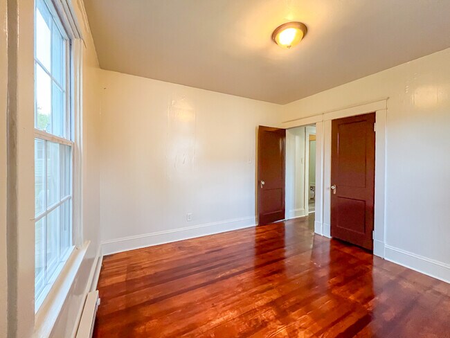 Building Photo - 1808 Fairfax Ave