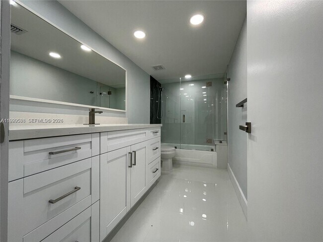 Building Photo - 4725 SW 62nd Ave