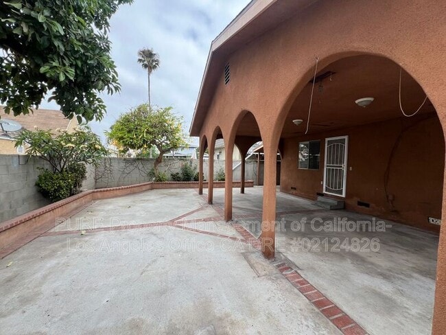 Building Photo - 21409 Dolores St