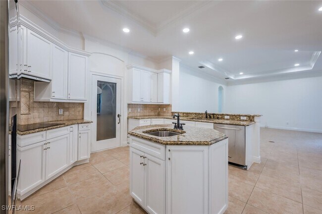 Building Photo - 600 6th Ave N