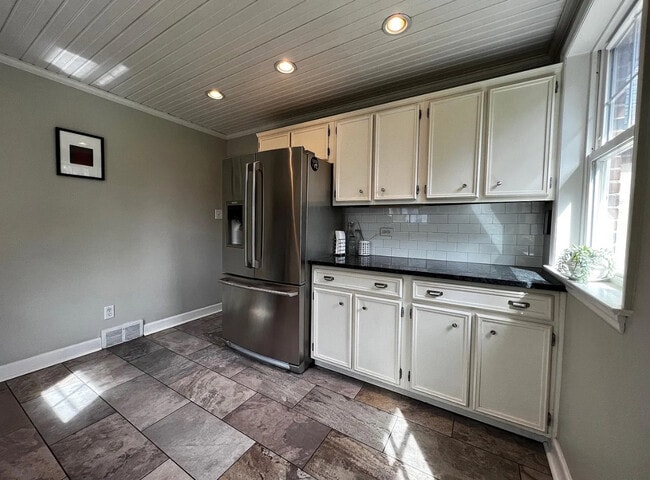 Building Photo - 24 Highland Ave