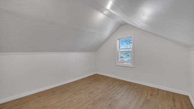 Building Photo - 3 Bed 1 Bath Single Family Home