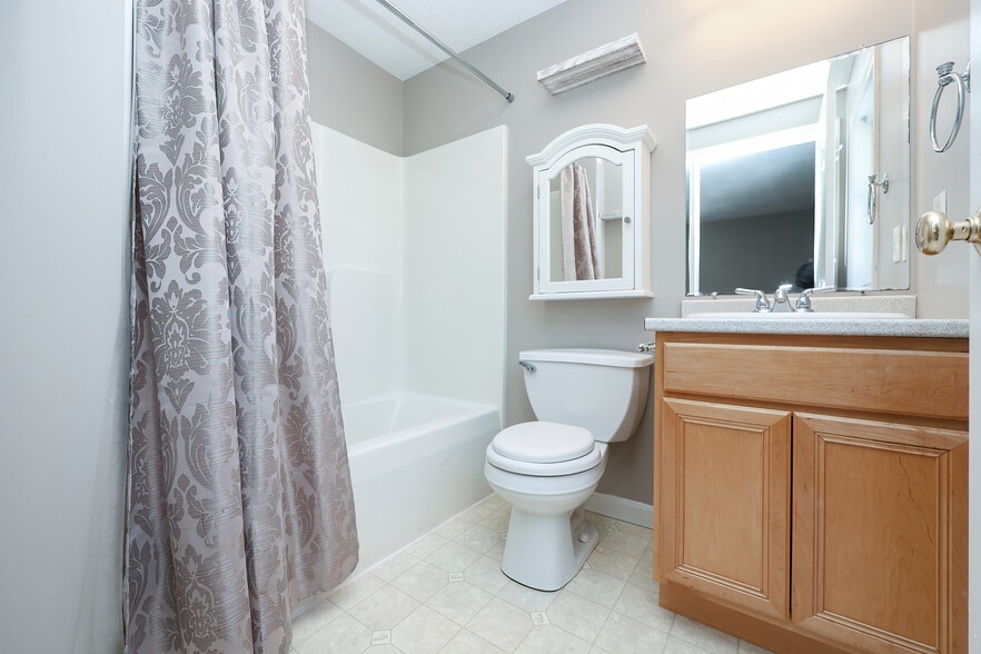 Master Bath - 13 Pullard Rd