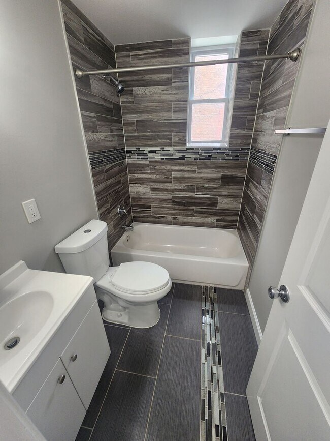 Building Photo - Beautiful Home in West baltimore