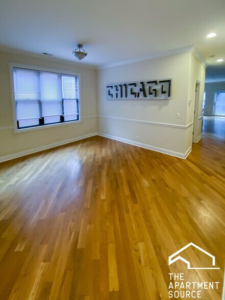 Building Photo - 3231 N Kenmore Ave