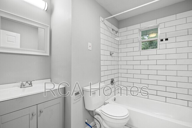 Building Photo - 834 W 26th St