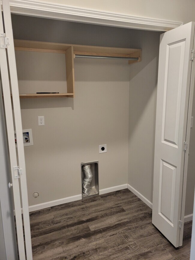 Building Photo - 1309 N Azena St