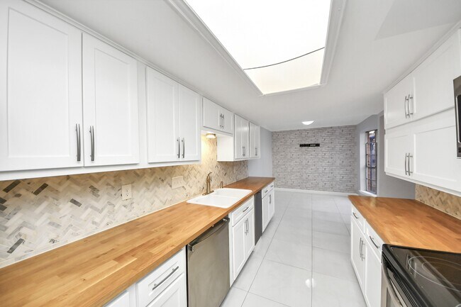 Building Photo - 14365 Lost Meadow Ln