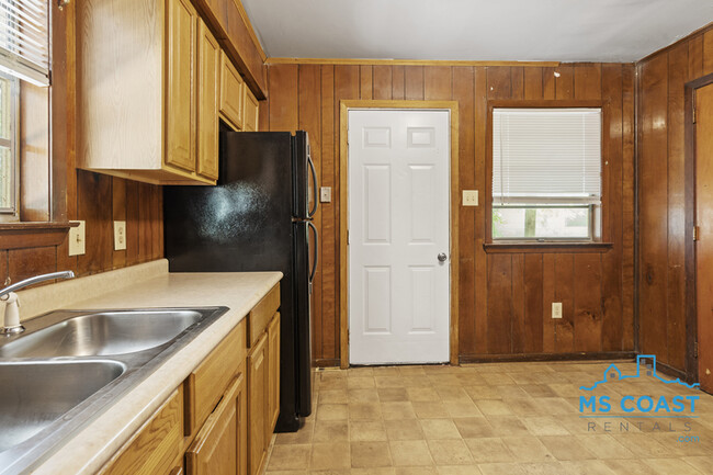 Building Photo - 316 Tandy Dr