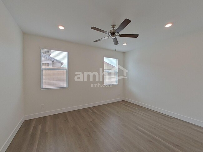 Building Photo - 889 English Primrose St