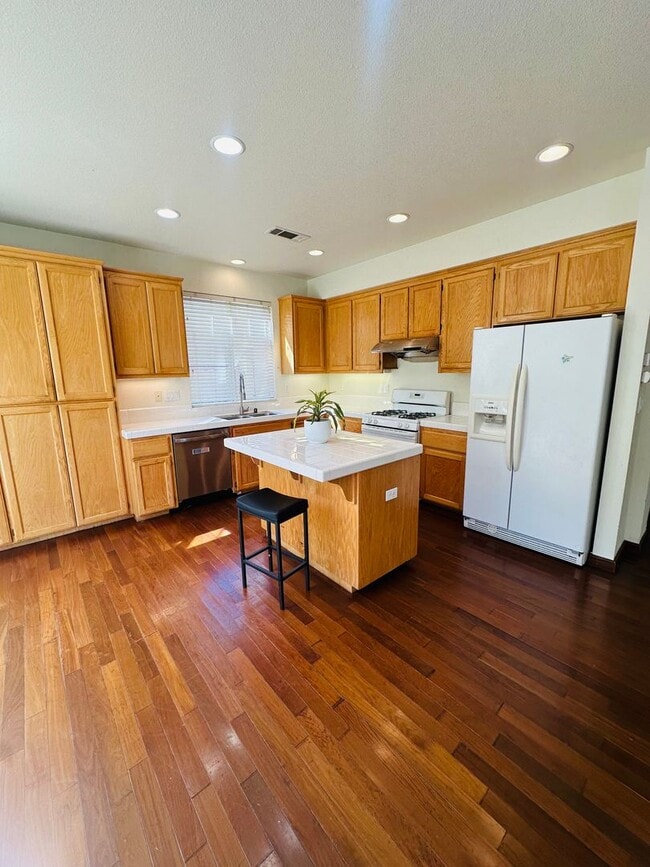 Building Photo - Beautiful 3 Bed, 2.5 Bath Home with Garage, Spacious Layout & Private Yard in Desirable Hercules ...