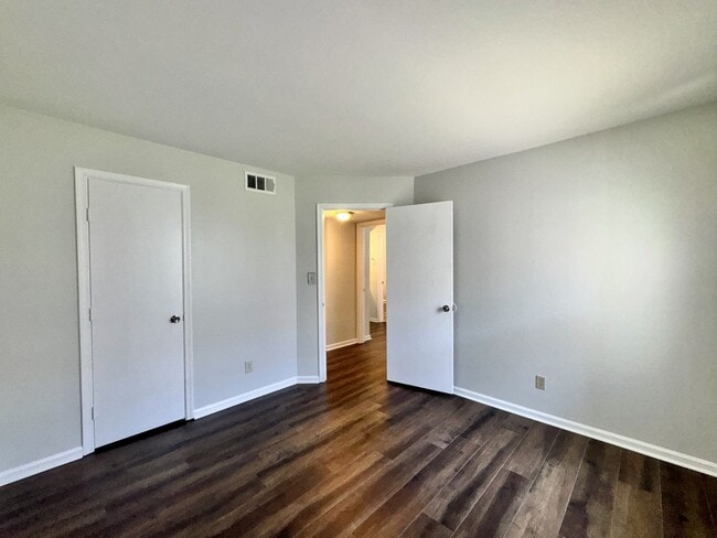 Building Photo - Just Updated & Ready NOW! A Pet Friendly H...
