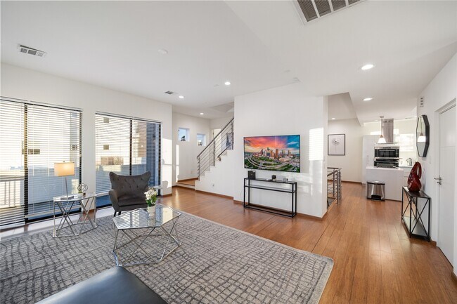 Building Photo - 4117 Chartres St