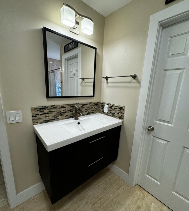 Building Photo - 5520 Coach House Cir