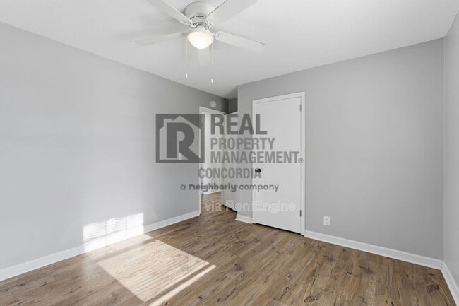 Building Photo - 1527 Cherry Tree Dr