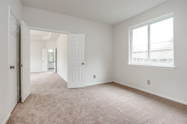 Building Photo - 5818 Pebble Bank Ln