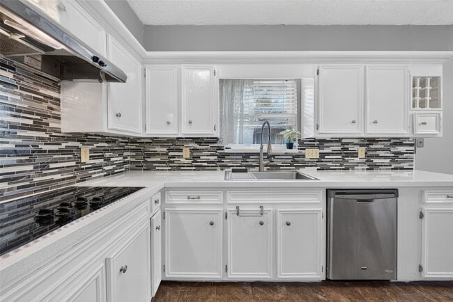 Building Photo - 5714 Arbor Vitae Dr