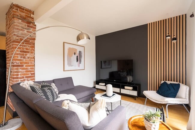 Building Photo - 2319 NW Raleigh St