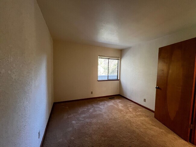 Building Photo - Charming Santa Cruz Townhouse: 3 Beds, 2.5...