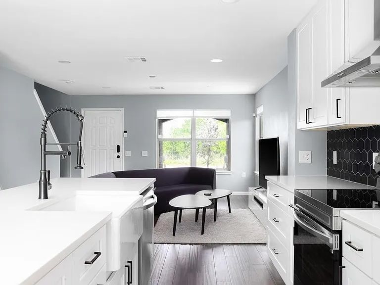 Building Photo - 5505 Viewpoint Dr