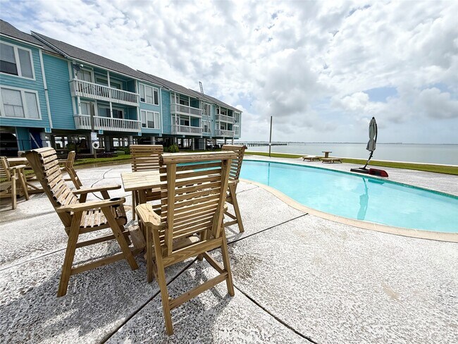 Building Photo - 500 Tiki Dr