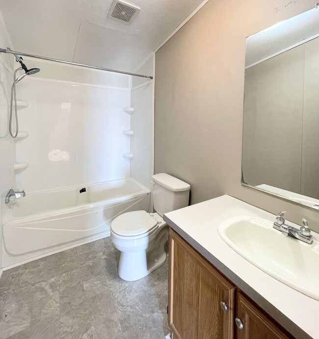 Building Photo - 3 Bed 2 Bath in Quiet Rural Setting