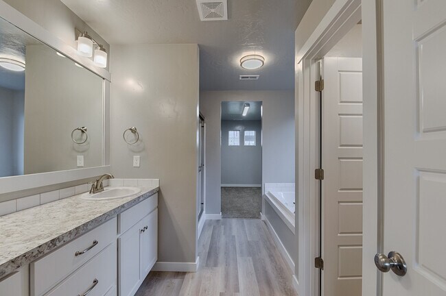 Building Photo - 4592 S Merrivale Pl