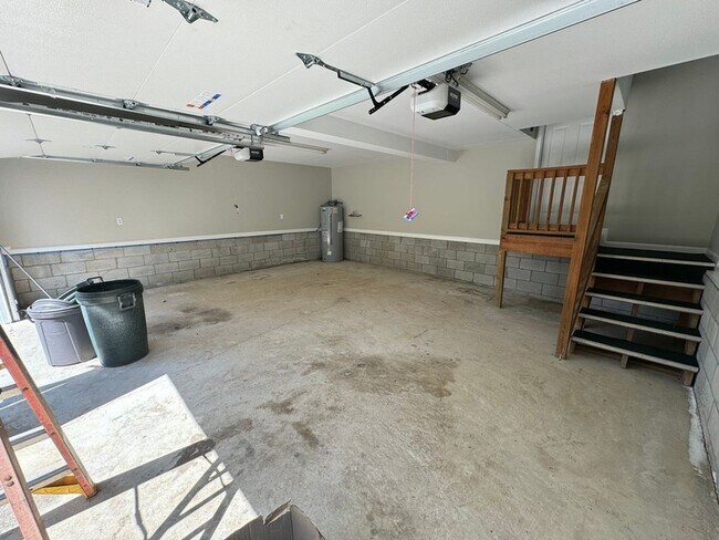 Building Photo - 449 Sanders Ln