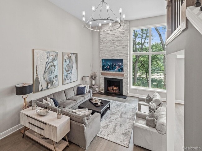 Building Photo - 3511 Lakecrest Dr