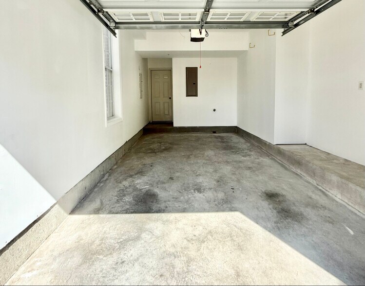 Building Photo - 23479 Buckland Farm Terrace