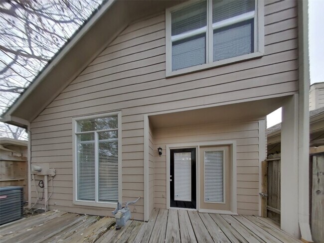 Building Photo - 2906 Crescent Bend Rd