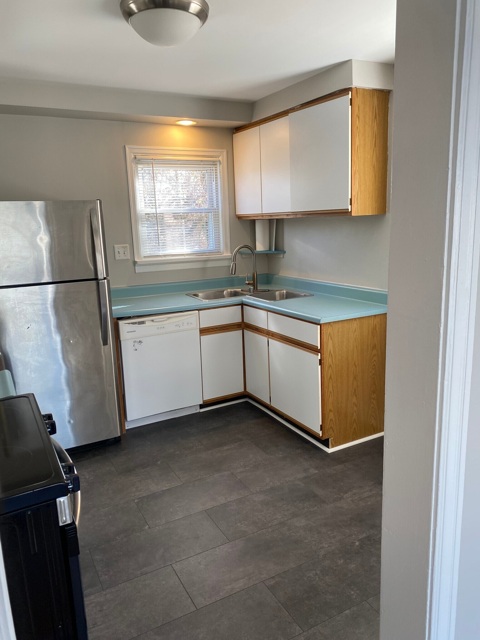 Building Photo - 5626 Leumas Rd