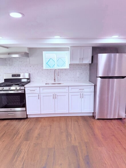 Building Photo - 692 Day Ave